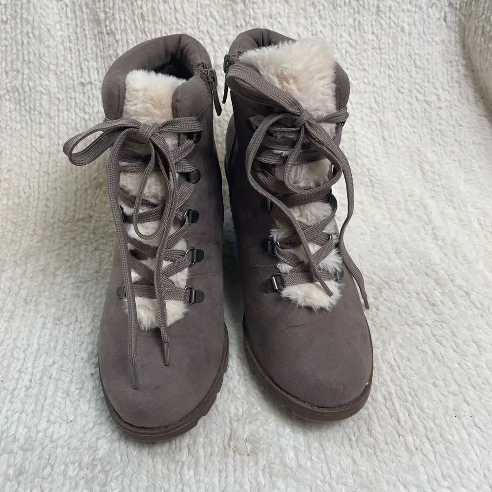 Torrid Sherpa Synthetic suede Taupe lace up ankle wedge boots faux fur trimSZ10W